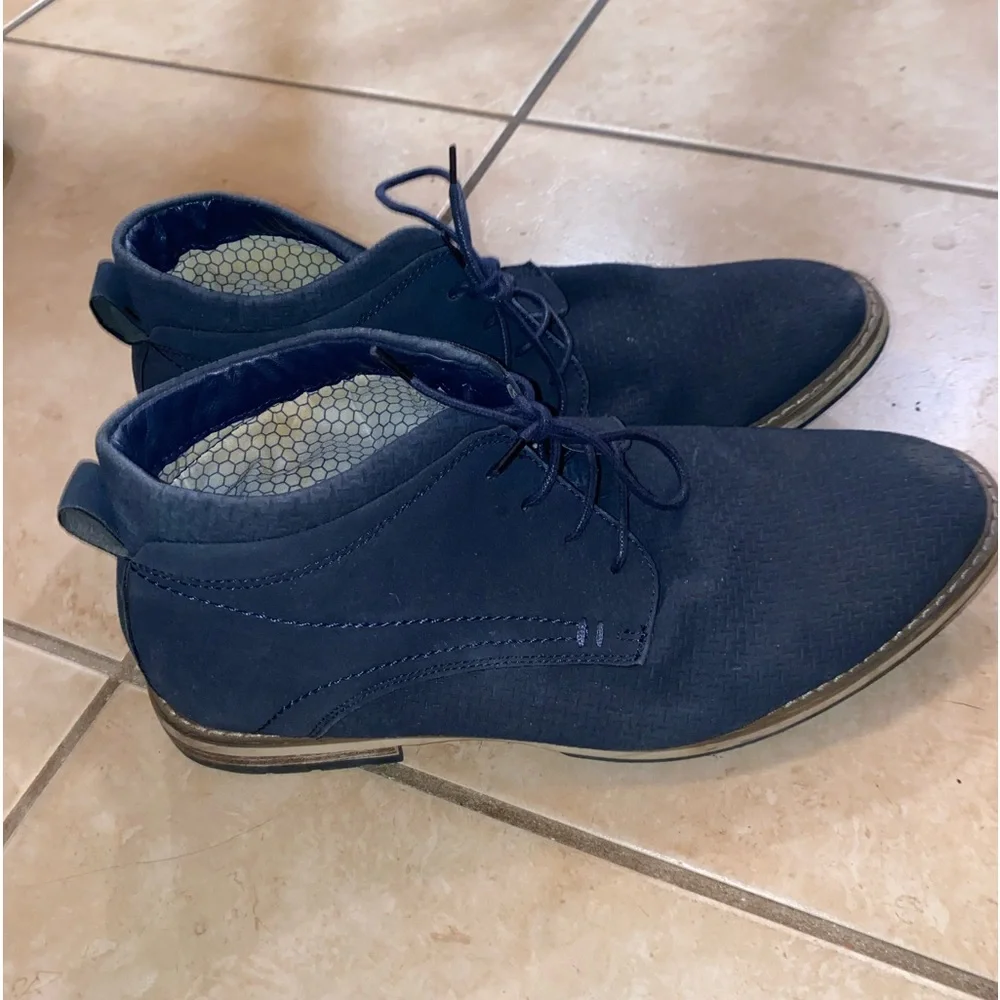 XRAY Shoe - Picture 1 of 2